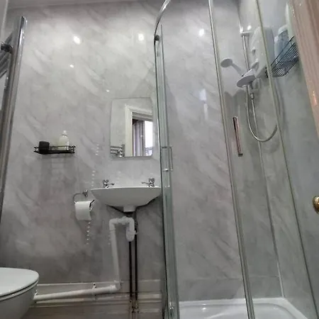Flat 2 Grand Theatre Retreat Studio Apt *